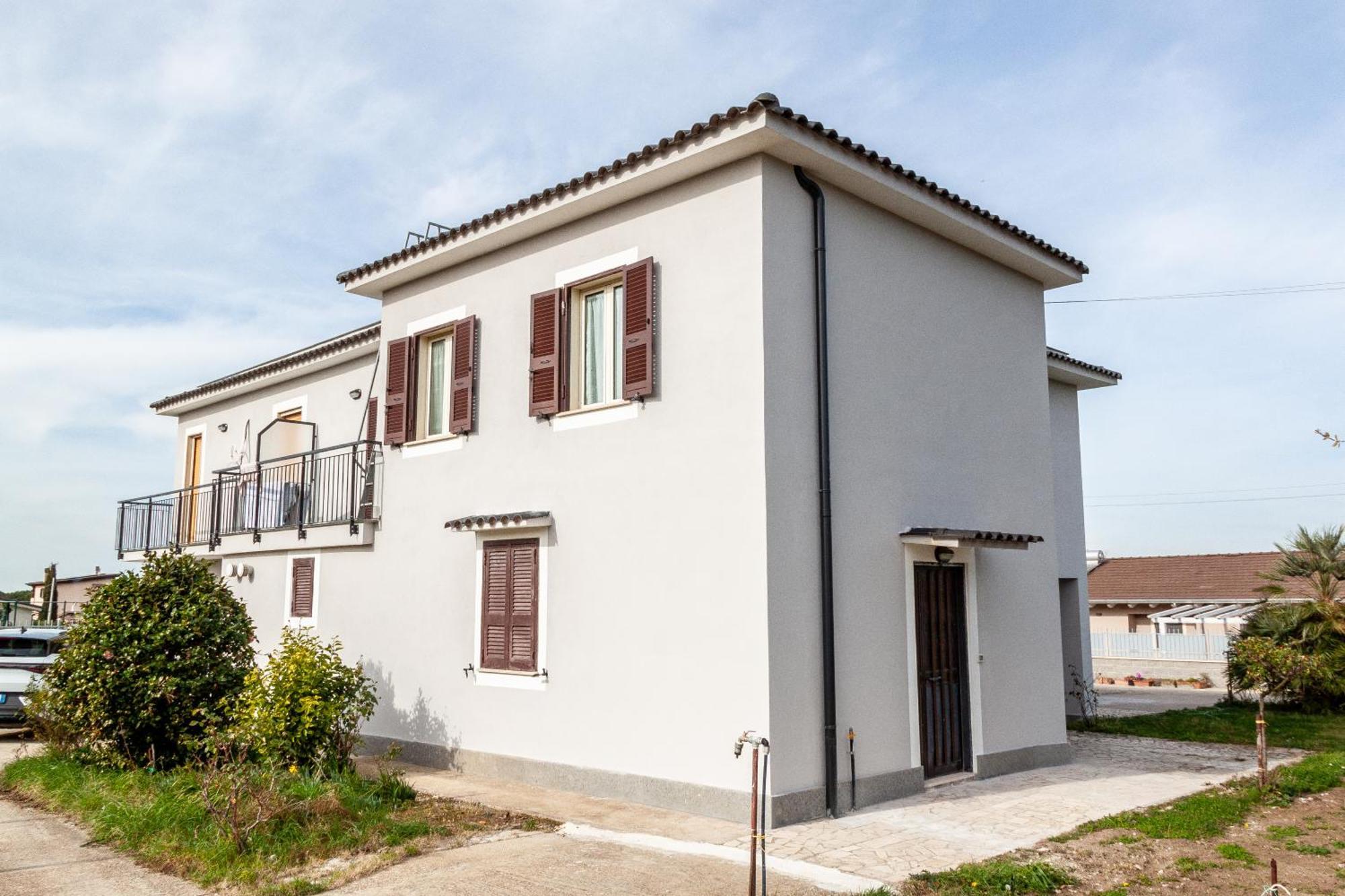 A Casa Di Marco Guesthouse - Apt Di Ciampino E Stazione Per Roma Марино Экстерьер фото