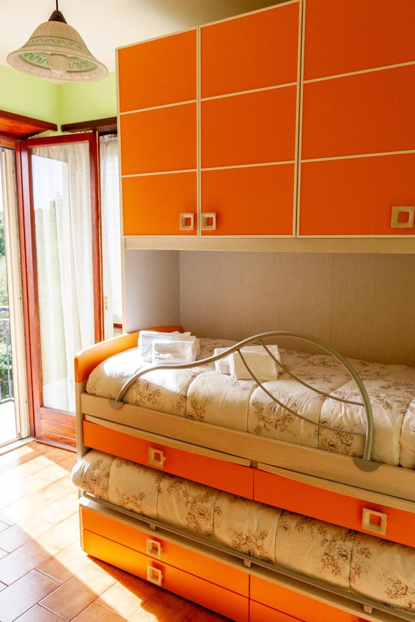 A Casa Di Marco Guesthouse - Apt Di Ciampino E Stazione Per Roma Марино Экстерьер фото