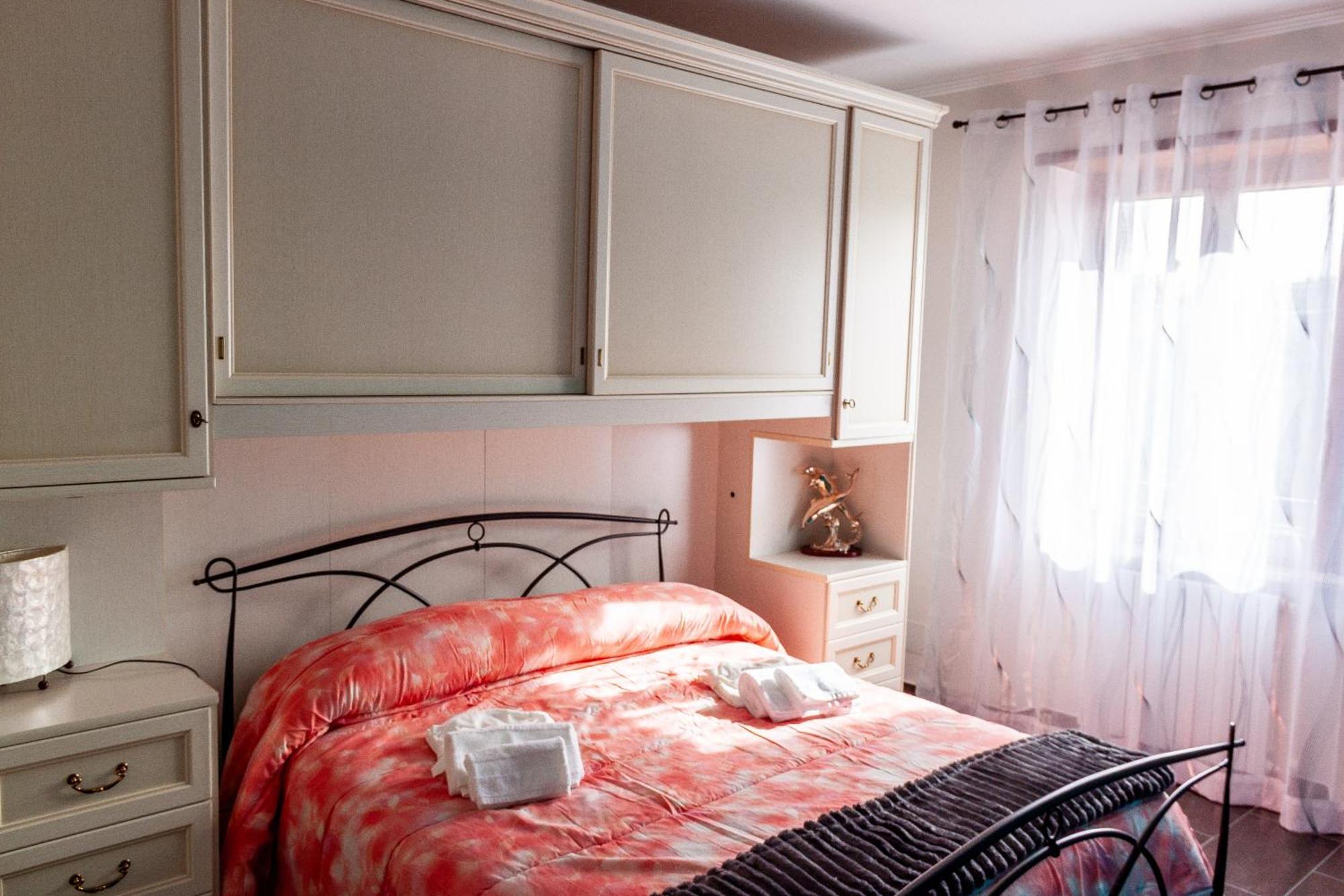 A Casa Di Marco Guesthouse - Apt Di Ciampino E Stazione Per Roma Марино Экстерьер фото