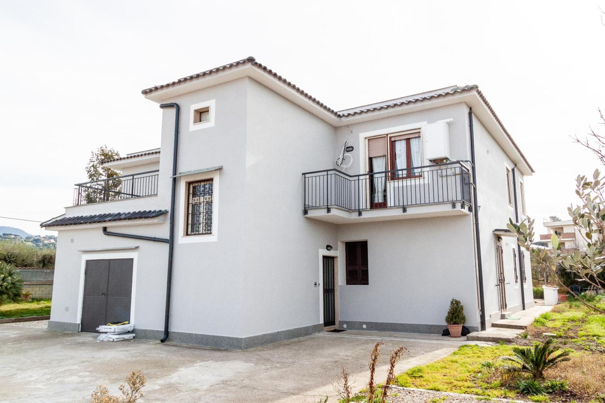 A Casa Di Marco Guesthouse - Apt Di Ciampino E Stazione Per Roma Марино Экстерьер фото